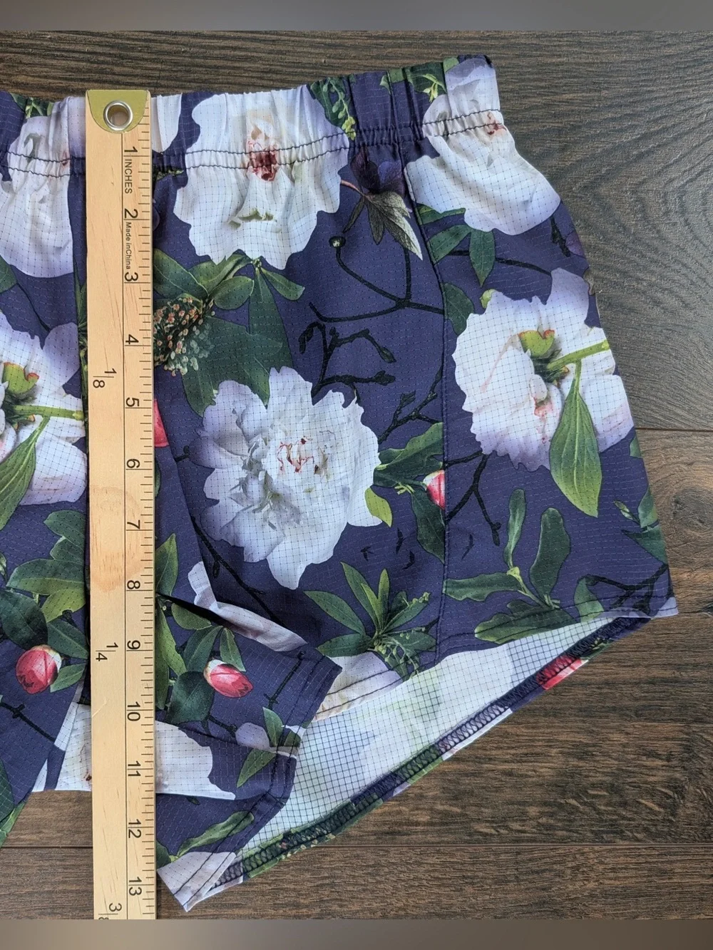 Oiselle Women’s Roga Athletic Shorts Size 6 in Navy Floral